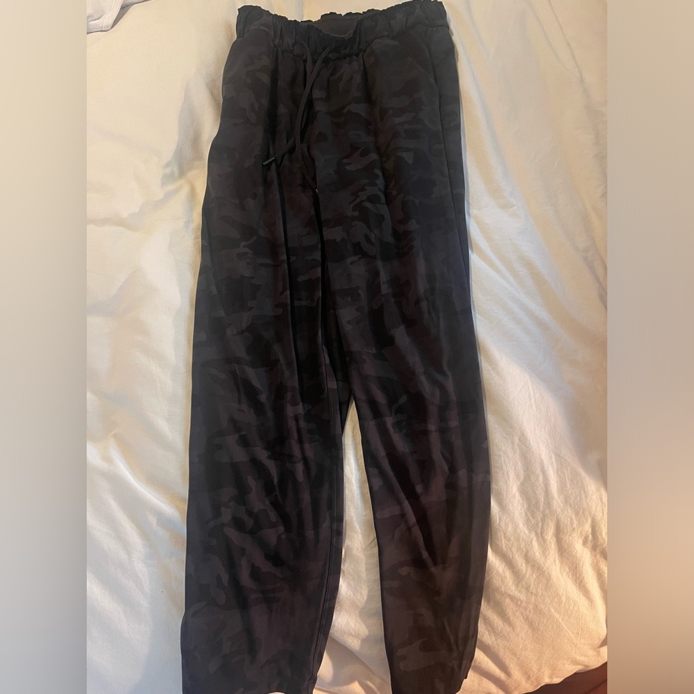 Lululemon camo pant/joggers (loose at bottom) size 6